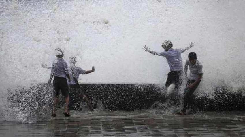 Today Weather Update: IMD forecasts heavy rainfall in Uttar Pradesh, Karnataka; Monsoon showers bring respite for Bihar 