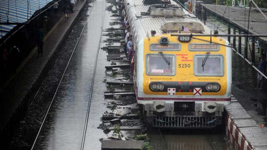 Mumbai rain warning today! Railways trains delayed, Skymet also warns of massive traffic problems Mumbai rain warning today! Railways trains delayed, Skymet also warns of massive traffic problems