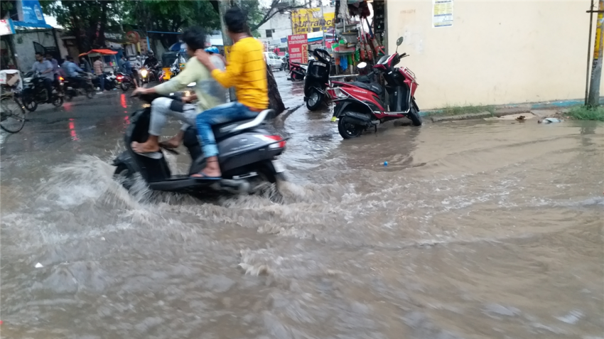 Rain hampers train services to Assam's Barak Valley, Tripura; monsoon rains unlikely in Delhi-NCR Rain hampers train services to Assam's Barak Valley, Tripura; monsoon rains unlikely in Delhi-NCR