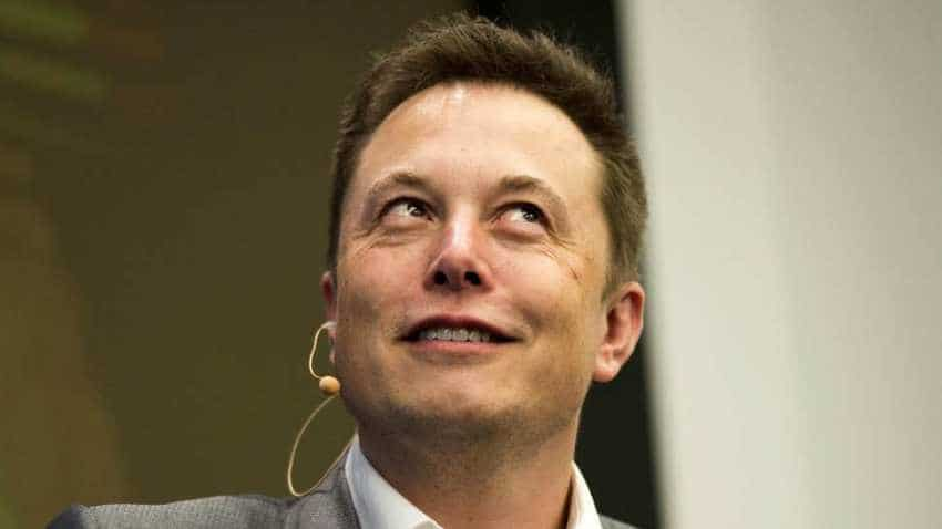 Elon Musk unveils brain-on-a-chip, seeks human trials in 2020