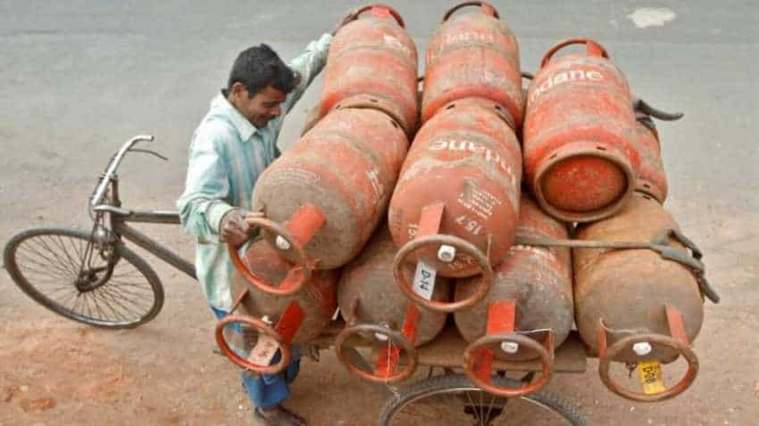 LPG cylinder prices cut in Delhi to 574.50 from Rs 637! New LPG cooking gas rates to apply from today, August 1