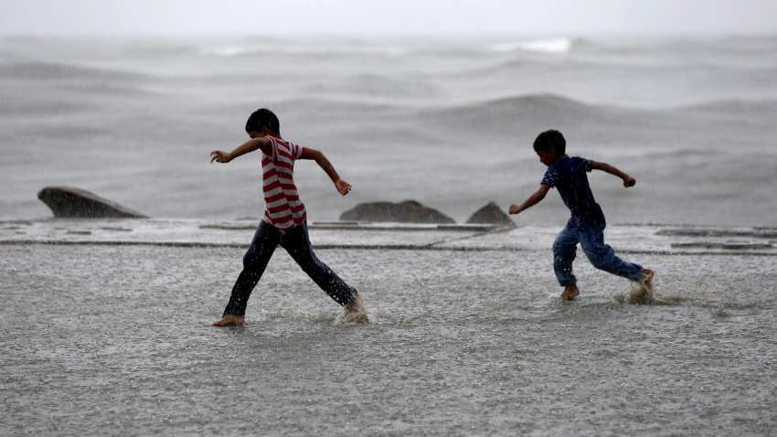 Weather Update: IMD indicates intense rainfall to continue in Mumbai, Thane, Navi Mumbai areas Weather Update: IMD indicates intense rainfall to continue in Mumbai, Thane, Navi Mumbai areas