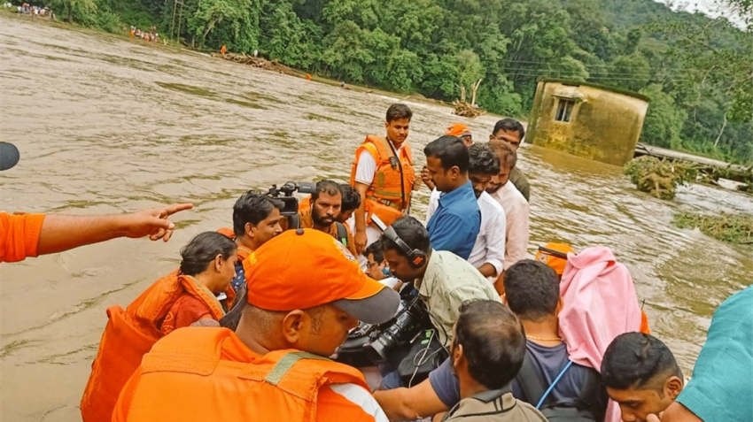 Kerala Floods Claim 42 Lives; Over 1 Lakh In Relief Camps; Rail And Air ...