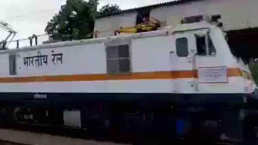 AMAZING! This Indian Railways engine can "fly" at 180 KMPH! Rajdhani, Shatabdi, Duronto and Tejas express passengers to benefit AMAZING! This Indian Railways engine can "fly" at 180 KMPH! Rajdhani, Shatabdi, Duronto and Tejas express passengers to benefit