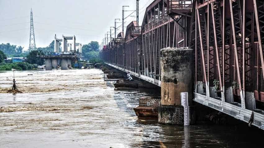 Delhi flood alert! Yamuna breaches danger mark; Indian Railways trains schedule changed Delhi flood alert! Yamuna breaches danger mark; Indian Railways trains schedule changed