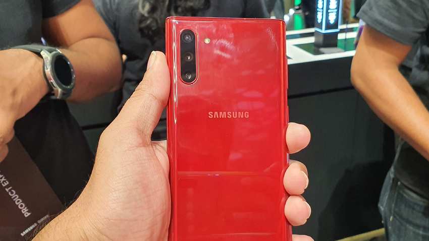 This is how Samsung Galaxy Note 10 Aura Red colour variant looks like