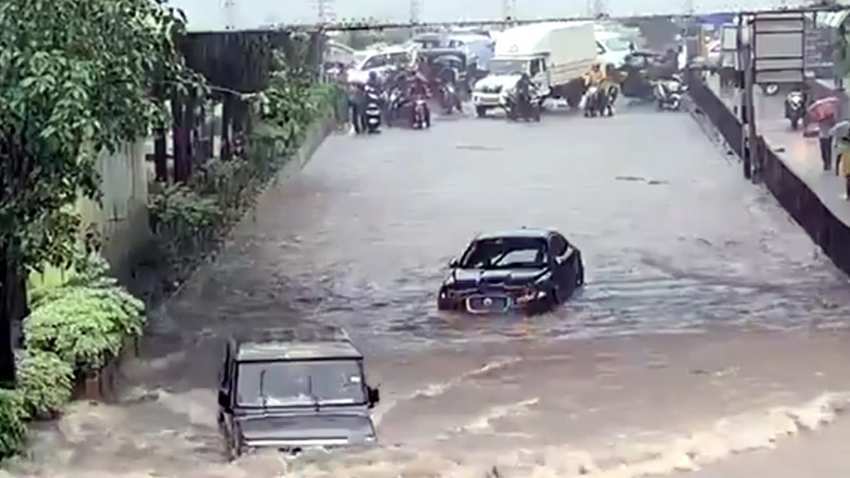 Mumbai rains today: IMD predicts heavy rainfall, residents asked to stay indoors Mumbai rains today: IMD predicts heavy rainfall, residents asked to stay indoors
