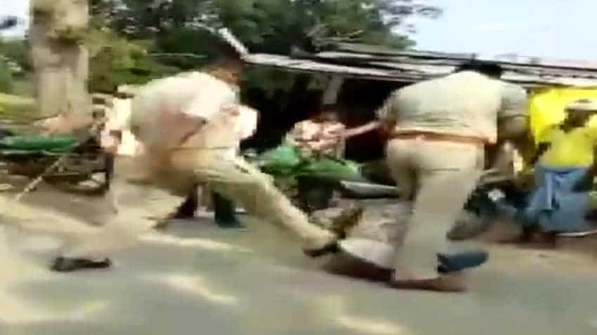 WATCH: Man thrashed by policemen over alleged traffic violation; video goes viral WATCH: Man thrashed by policemen over alleged traffic violation; video goes viral