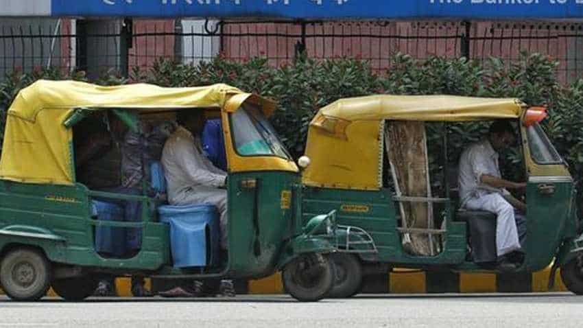 Wait, what! Bihar auto driver fined for not wearing seat belt while driving Wait, what! Bihar auto driver fined for not wearing seat belt while driving