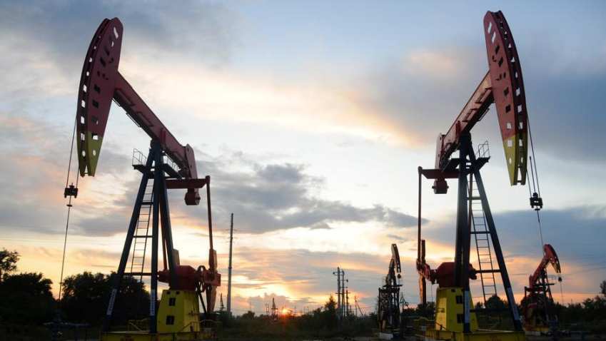 Oil slips on trade fears but soars in week after Saudi production attacked Oil slips on trade fears but soars in week after Saudi production attacked