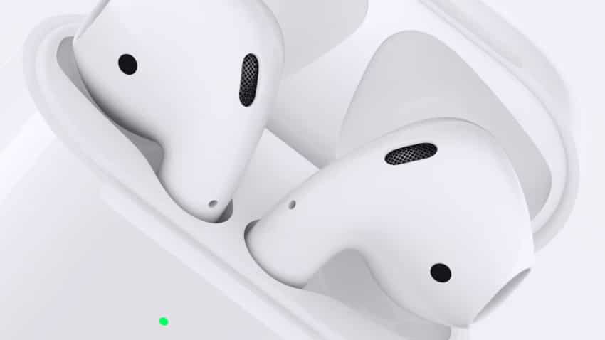 Amazon executive promotes Echo Buds wearing Apple AirPods Amazon executive promotes Echo Buds wearing Apple AirPods