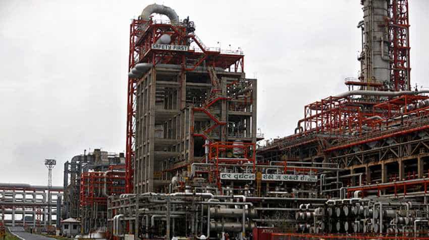 Oil prices rebound on lower output from US, Russia, OPEC Oil prices rebound on lower output from US, Russia, OPEC