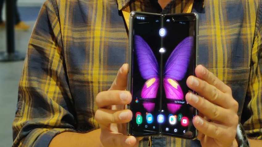 Samsung Galaxy Fold FIRST LOOK: Future of smartphones is here, and it is expensive! Samsung Galaxy Fold FIRST LOOK: Future of smartphones is here, and it is expensive!
