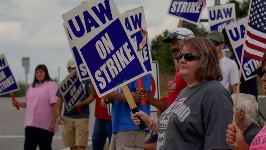 GM appeals directly to employees as strike losses mount
