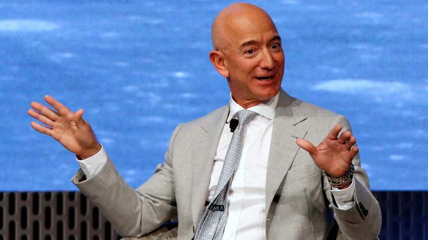 Who is Jeff Bezos? Asks US student sitting in front of Amazon boss - Watch video Who is Jeff Bezos? Asks US student sitting in front of Amazon boss - Watch video
