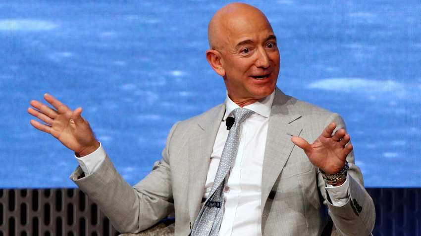 Who is Jeff Bezos? Asks US student sitting in front of Amazon boss - Watch video