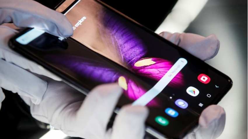 Samsung Electronics shows off a new design for square-folding Smartphone