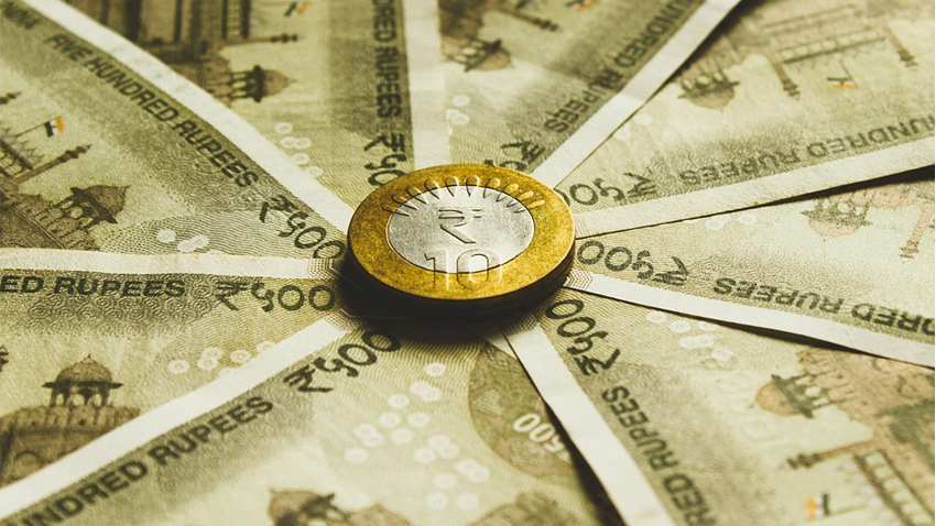 Bank Savings Account vs Liquid mutual funds: Which one is better for you and why? Check what experts say Bank Savings Account vs Liquid mutual funds: Which one is better for you and why? Check what experts say
