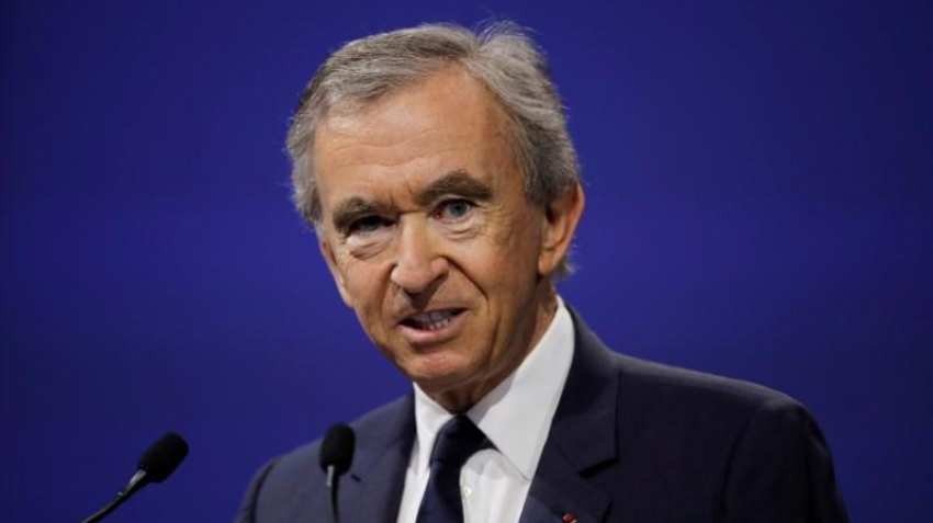 Bernard Arnault briefly topples Jeff Bezos as world's richest man Bernard Arnault briefly topples Jeff Bezos as world's richest man