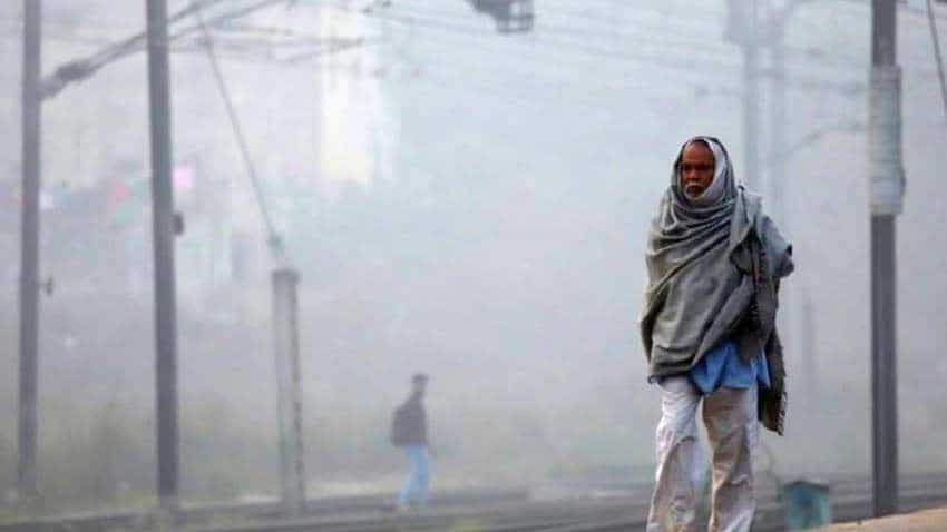 Delhi weather today: Mercury drops further; 30 trains cancelled due to fog Delhi weather today: Mercury drops further; 30 trains cancelled due to fog
