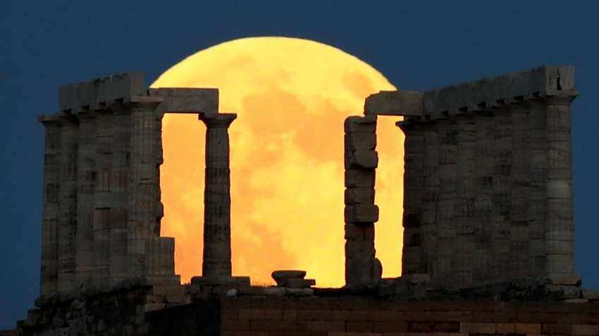 Lunar Eclipse 2020: 5 smartphone camera hacks that will help you click stunning images Lunar Eclipse 2020: 5 smartphone camera hacks that will help you click stunning images