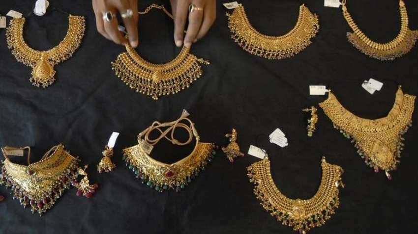 Gold price jumps Rs 400 on wedding season demand Gold price jumps Rs 400 on wedding season demand