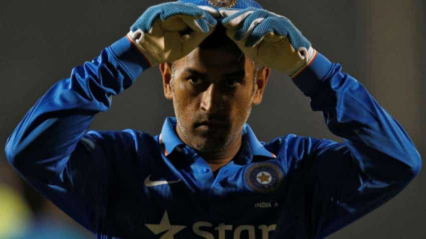 MS Dhoni's hairstylist turns bodyguard ahead of ad shoot MS Dhoni's hairstylist turns bodyguard ahead of ad shoot