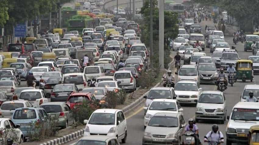 Coronavirus in Delhi: Huge traffic jams at borders despite lockdown