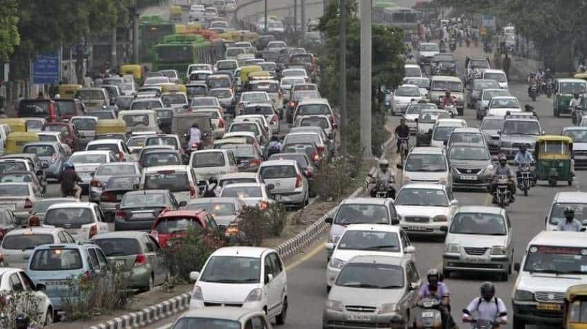 Coronavirus in Delhi: Huge traffic jams at borders despite lockdown Coronavirus in Delhi: Huge traffic jams at borders despite lockdown