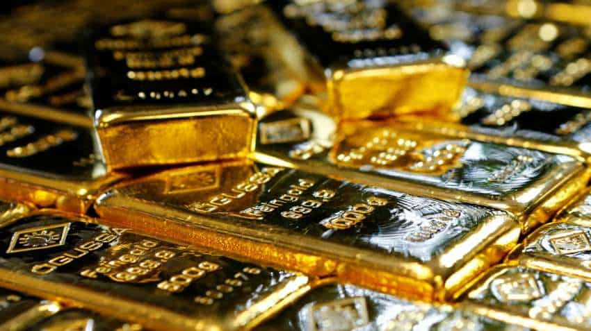 Gold gains as dollar weakens, fears of economic damage mount Gold gains as dollar weakens, fears of economic damage mount