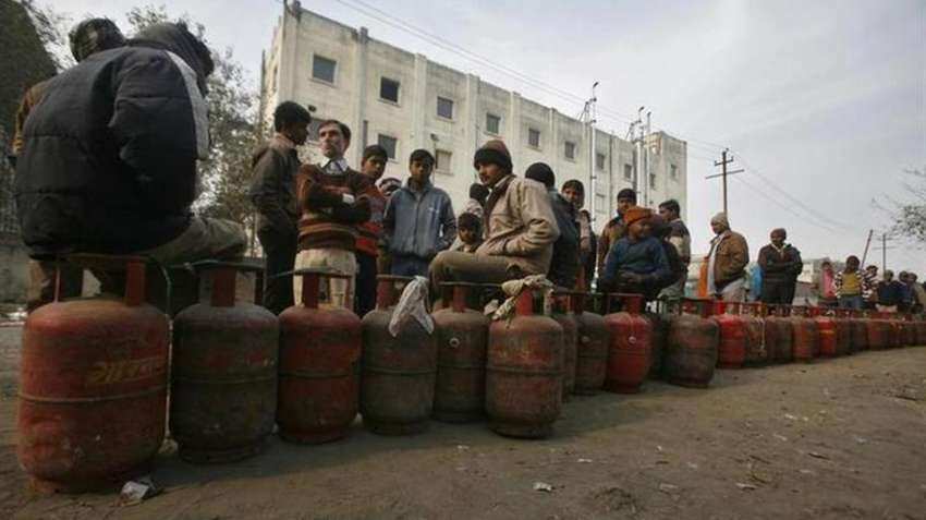 LPG cylinder delivery: IOCL, HPCL, BPCL announce Rs 5 lakh ex-gratia payment in case of death due to Coronavirus