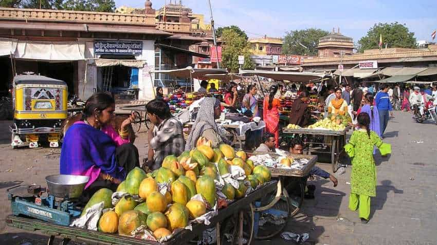 Fruit vendor held for licking bananas in UP