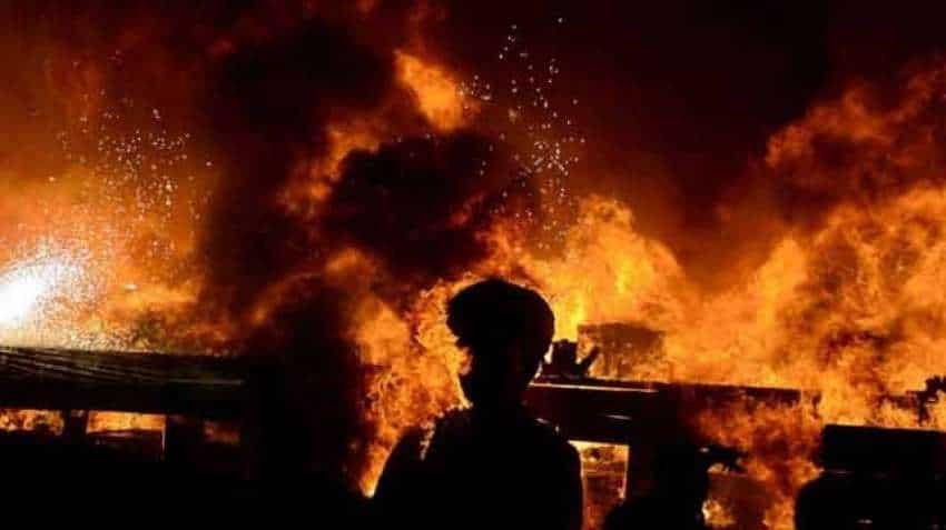 Massive fire at Delhi slum in Tughlaqabad area, 250 shanties gutted Massive fire at Delhi slum in Tughlaqabad area, 250 shanties gutted