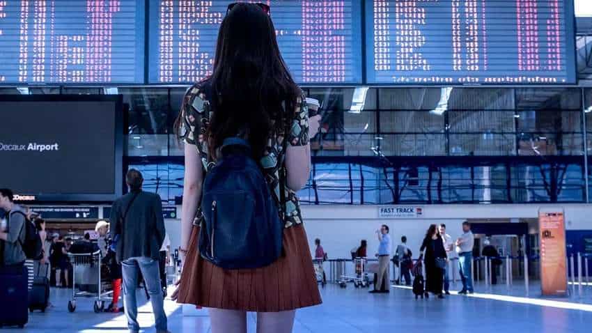 Reached airport too early? Getting bored? This EaseMyTrip app lets you chat with passengers even without internet