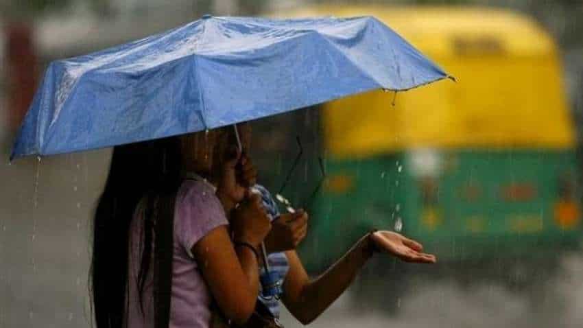 Rains, thunderstorm bring respite from heat in Delhi Rains, thunderstorm bring respite from heat in Delhi