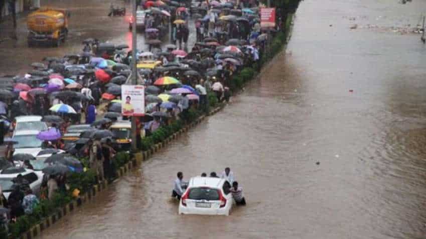 Mumbai, Konkan lashed by heavy rains; traffic hit Mumbai, Konkan lashed by heavy rains; traffic hit