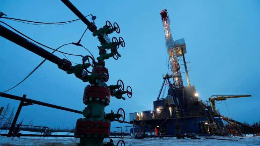 Oil prices back on the rise on U.S. stimulus hopes, Iraq output cut