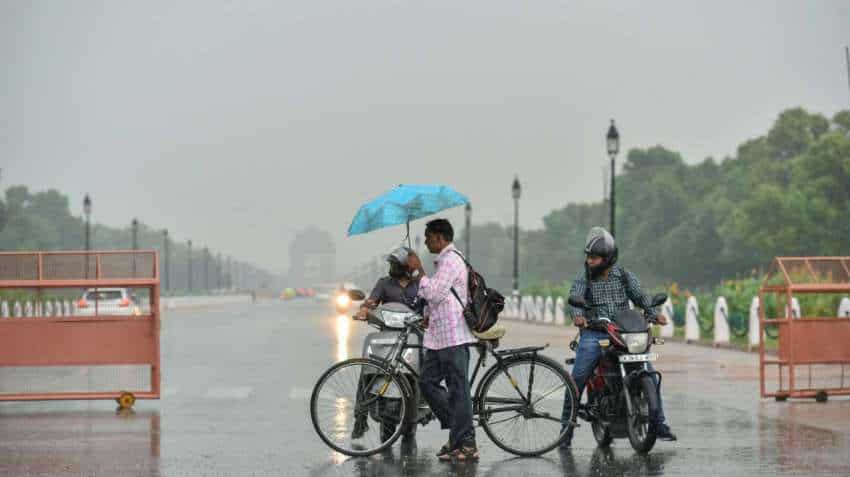 Overcast condition leads to sultry weather in Delhi on I-Day Overcast condition leads to sultry weather in Delhi on I-Day