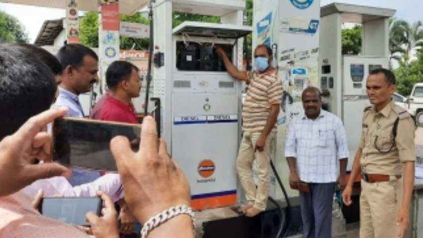 33 fuel stations in Telangana, Andhra Pradesh seized for cheating consumers 33 fuel stations in Telangana, Andhra Pradesh seized for cheating consumers