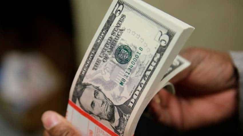 Forex Market: US dollar climbs amid economic data