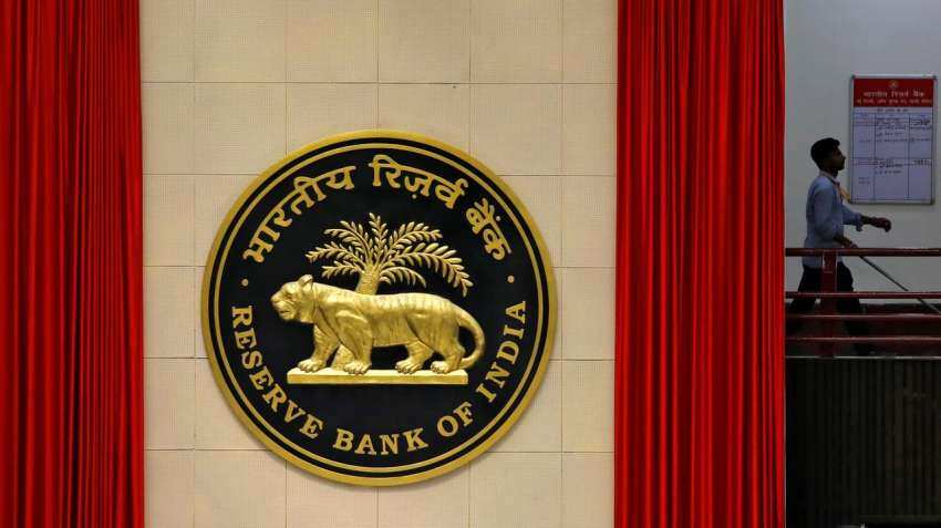 RBI broadly accepts Kamath panel recommendations; specifies parameters for loan restructuring