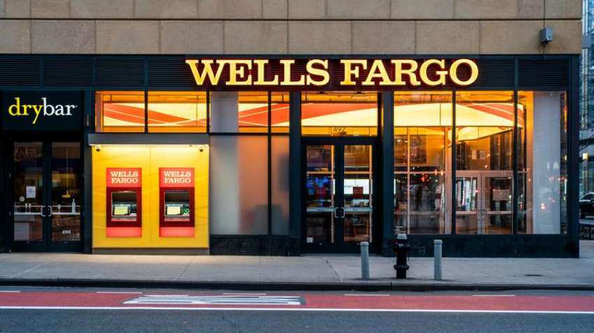 Wells Fargo CEO sorry for ''insensitive comment'' on diversity Wells Fargo CEO sorry for ''insensitive comment'' on diversity
