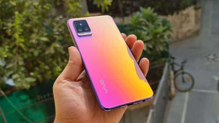 Vivo V20 with Android 11, 44MP front and 64MP triple rear cameras launched in India at Rs 24,990 Vivo V20 with Android 11, 44MP front and 64MP triple rear cameras launched in India at Rs 24,990