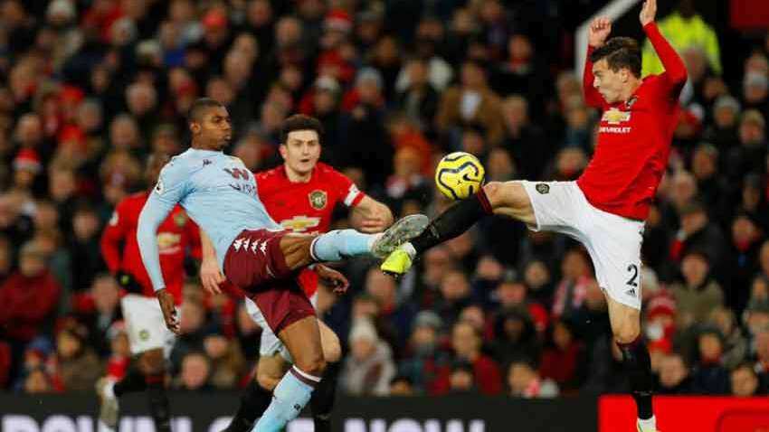 Manchester United slump to defeat at Istanbul Basaksehir in Champions League Manchester United slump to defeat at Istanbul Basaksehir in Champions League
