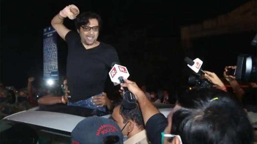 Arnab Goswami Released From Jail Returns To Republic Tv Office Zee Business Arnab goswami has been in the news recently after the delhi hc asked his channel, republic tv to tone down rhetoric in reporting on shashi tharoor in a video shared by gaurav pandhi, congress party social media team functionary, arnab goswami of times now is seen disagreeing vehemently. arnab goswami released from jail