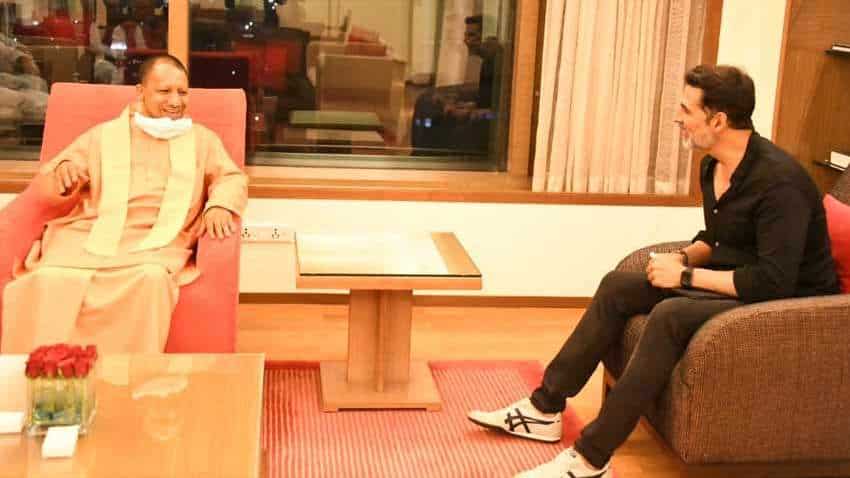 Akshay Kumar meets Yogi Adityanath in Mumbai Akshay Kumar meets Yogi Adityanath in Mumbai