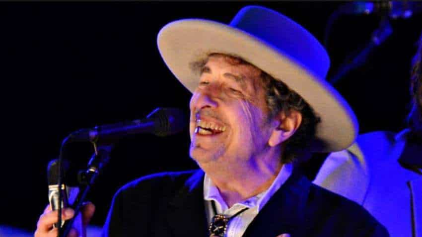 600 Bob Dylan songs, including Blowin' in the Wind, Like a Rolling Stone, Knockin' On Heaven's Door, Tangled Up In Blue, sold to Universal Music for $300 mn 600 Bob Dylan songs, including Blowin' in the Wind, Like a Rolling Stone, Knockin' On Heaven's Door, Tangled Up In Blue, sold to Universal Music for $300 mn