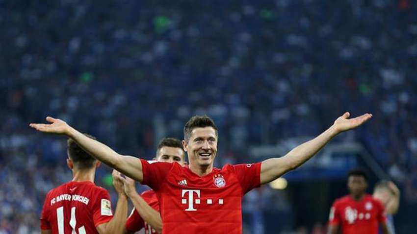 Lewandowski breaks Bundesliga goals record as Bayern Munich defeat Freiburg