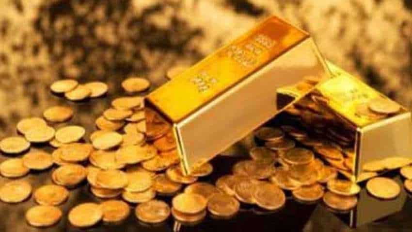 Gold set to post weekly, monthly decline on firmer dollar