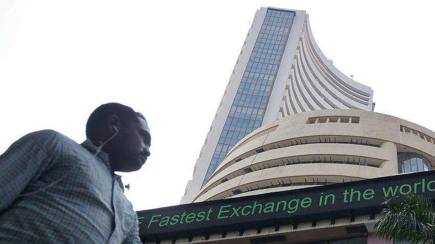 Sensex tanks 400 pts; HDFC twins drag Sensex tanks 400 pts; HDFC twins drag